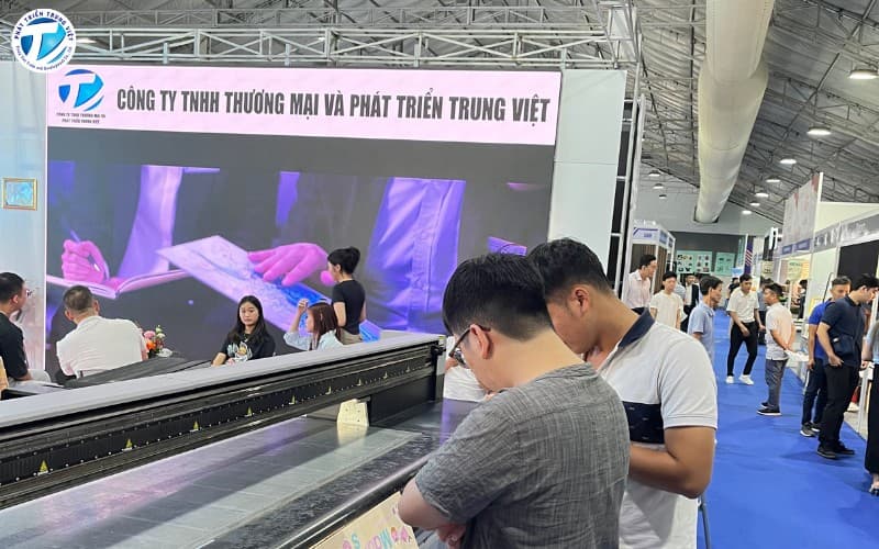 Mua máy in tranh canvas ở Phát Triển Trung Việt 